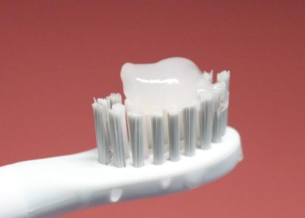 聲波款圓頭電動牙刷好用嗎？聲波牙刷圓頭扁頭清潔分析