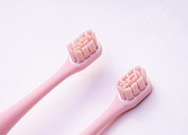 寶寶怎么用電動(dòng)牙刷 寶寶怎么用電動(dòng)牙刷